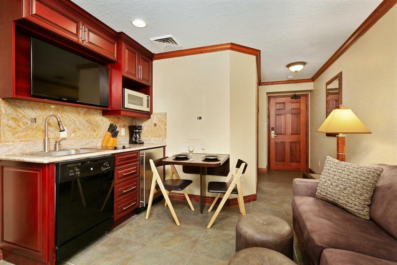 At Canyons By White Pines 5*